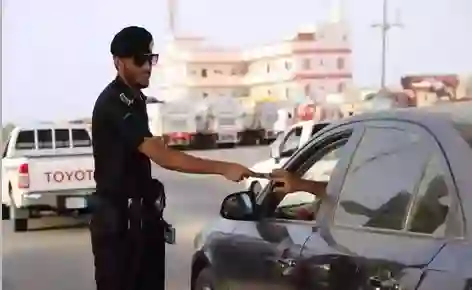 الادارة العامة للمرور تعلن منع السماح للوافدين والمقيمين بالقيادة برخصة القيادة الدولية 